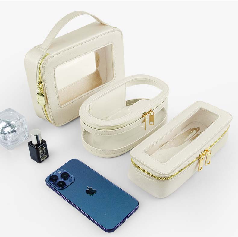 Case cosmétique de voyage claire pour les éléments essentiels