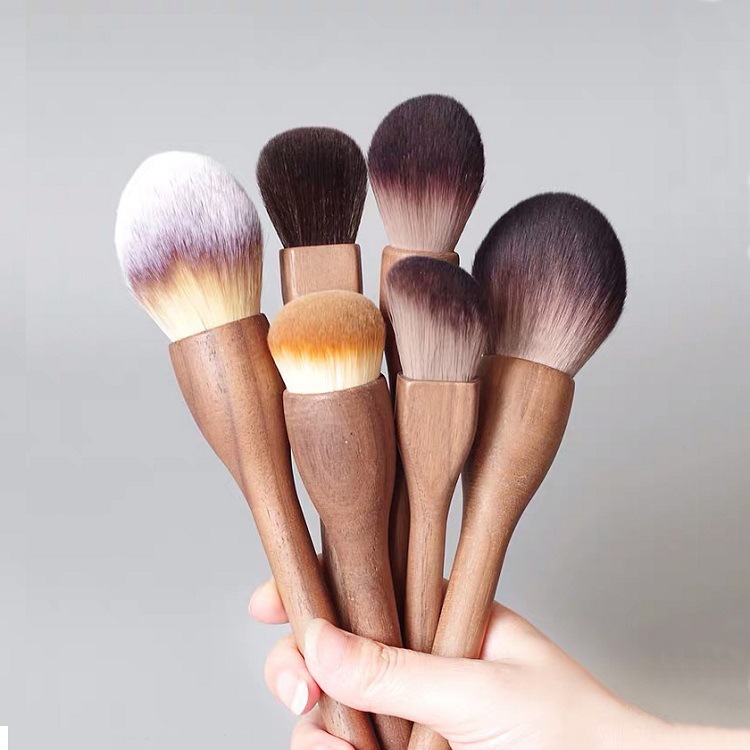 Contourage de fond de poudre dôme brosse à rougissement