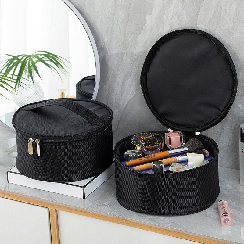 Trousse de toilette cylindrique