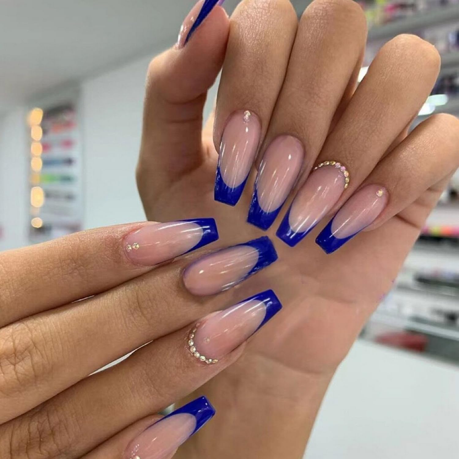 Presse de pointe française sur les clous carrés faux ongles
